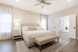 7BR Luxury Home 15 Min to Universal Studios - Home Theater, Game Room, Sleeps 16