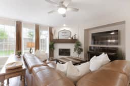 7BR Luxury Home 15 Min to Universal Studios - Home Theater, Game Room, Sleeps 16