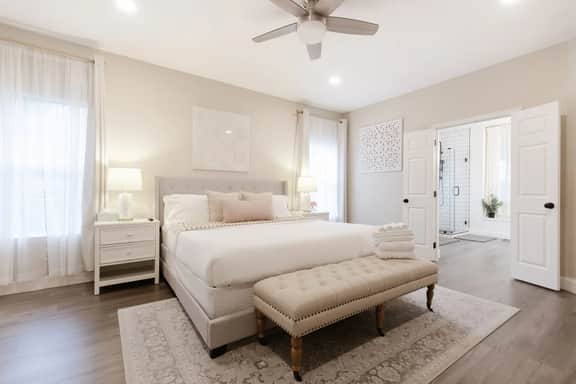 7BR Luxury Home 15 Min to Universal Studios - Home Theater, Game Room, Sleeps 16